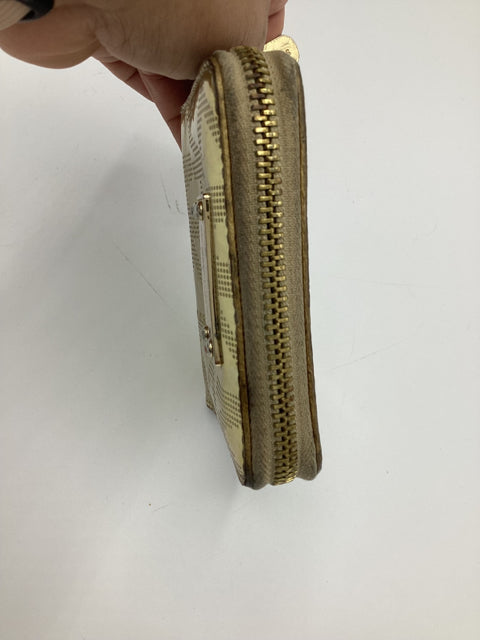 Michael Kors Zippered Bilfold Wallet
