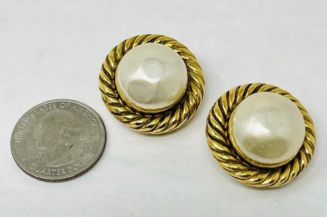 Auth Vintage CHANEL Pearl CC Logo Drop Clip-On Earrings Gold/White 94A Used