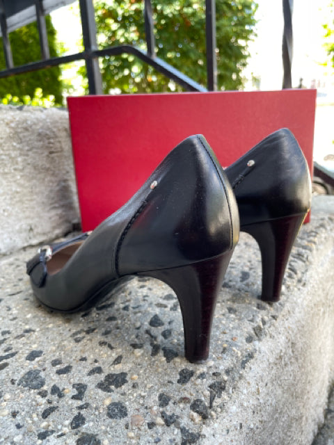 Salvatore Ferragamo Neck Pointed Toe Pump Size 9 Shoe