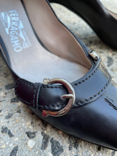 Salvatore Ferragamo Neck Pointed Toe Pump Size 9 Shoe