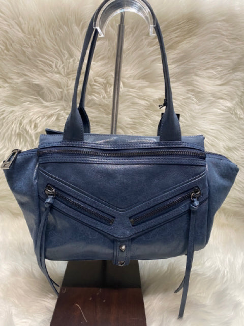 Botkier trigger leather shoulder laptop bag, Women's Fashion, Bags &  Wallets, Shoulder Bags on Carousell