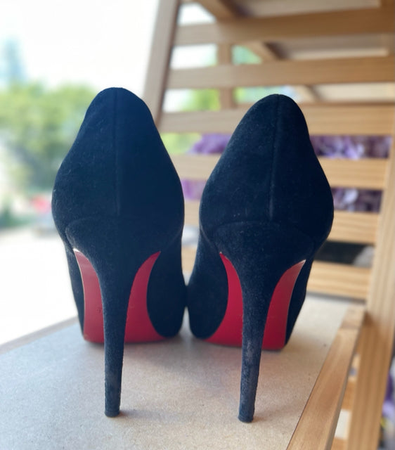 Christian Louboutin Sz 39 Suede Shoe Pump