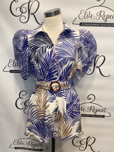 NWT Apeach Sz S Palm Leaf Shorts Jumper
White/blue/tan
Collar, Button down   
Short puff sleeve
Bamboo buckle