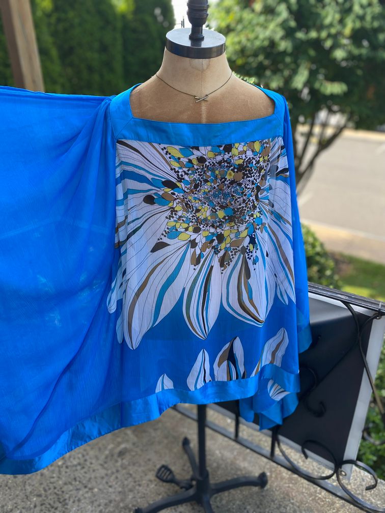 Ashley Stuart Kimono Top Sz 22W

Turquoise 
Large Floral print
Cold shoulder
Kimono style