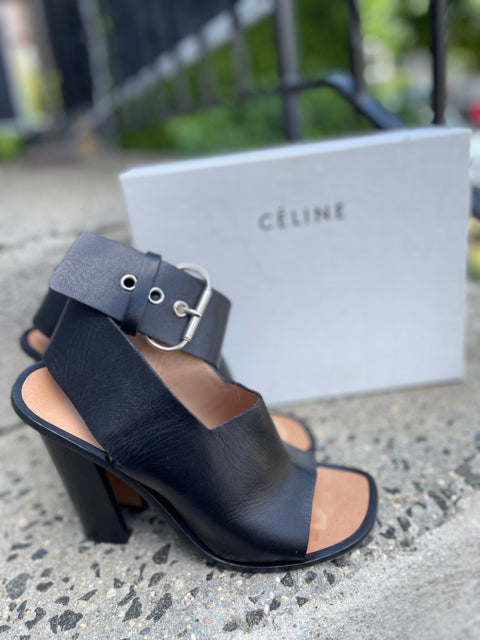 Celine Peep Toe Sandal Size 40.5 Shoe

Square Heel

Peep Toe Sandal

Ankle Buckle

Silver Tone Hardware