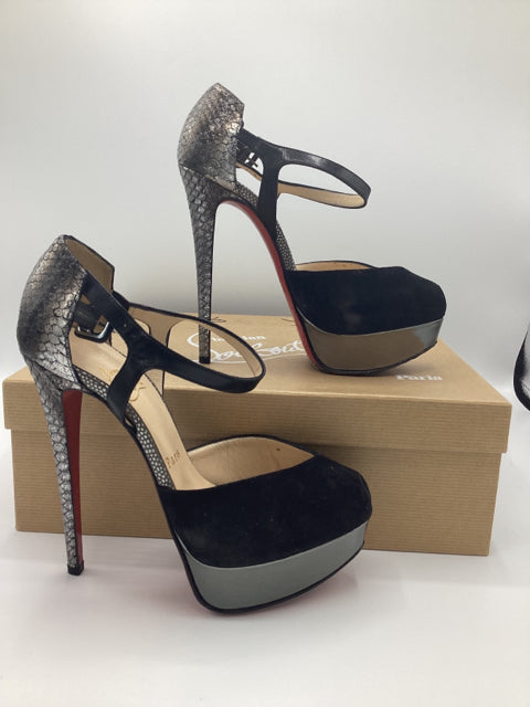 Christian Louboutin Sz 36 Peep Toe Heel Platform Shoe 

Black Suede
Python Heels
5.5" Heel