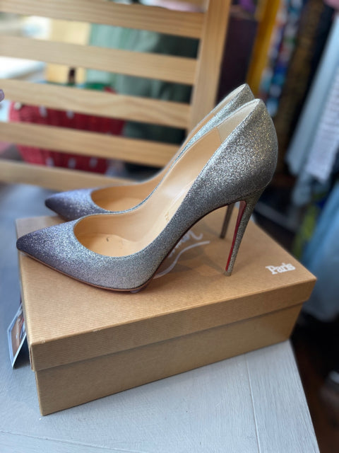 Christian Louboutin Pigalle Follies 100 Glitter Mini Degrade Sz 40 Shoe   

Silver glitter
4.5" heel