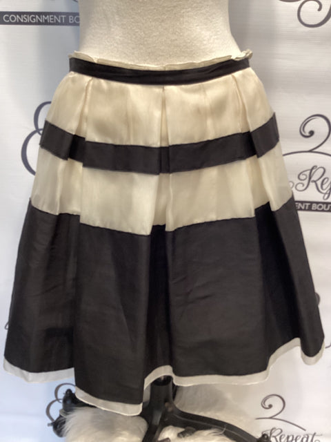 NWT Dolce & Gabbana Skirt     

Horizontal cream & black stipes    
Pleated
Zip up
69% Silk/ 31% Linen