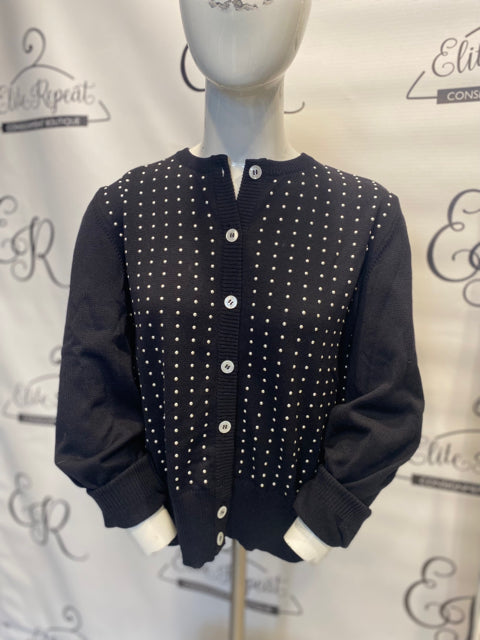 Escada Sz 40 Pearl Cardigan Sweater

Long sleeve
Small pearl all over the front of the cardigan 
100% New wool