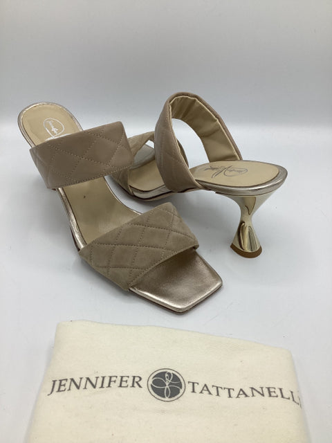 Jennifer Tattanelli Sz 41 Quilted Leather Sandal Shoe    

Open toe
Double quilted straps
Gold heel with dustbag