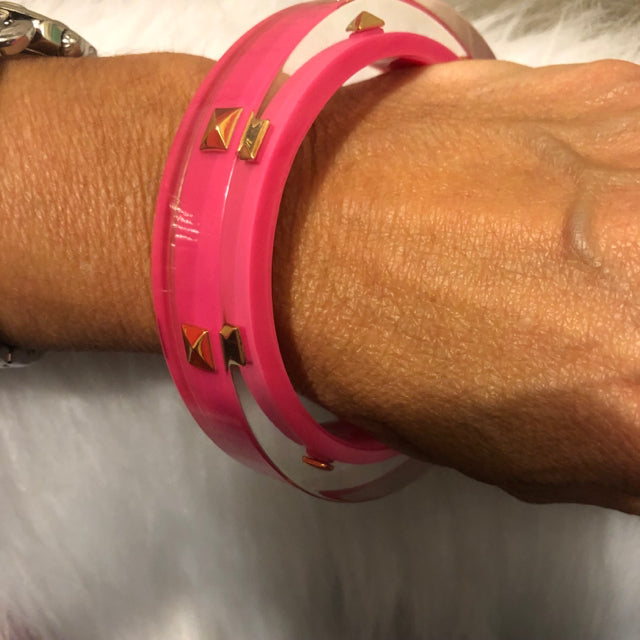 Kate Spade Lucite Bracelet

Pink bangle with clear lucite
Gold tone spade stud