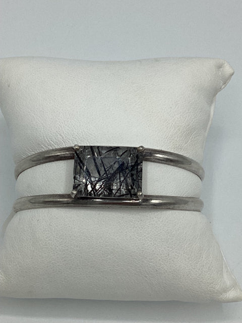 Liza Stromberg Statement Cuff Bracelet

Sterling Silver
Single quartz stone 
