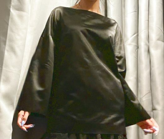 Marc Jacobs Chic Wide Sleeve Tunic / Super Mini Dress
Boat neck 

Black satin 