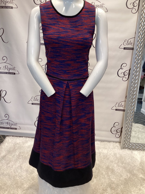 Missoni Patterned Knit Sz 10 Midi Dress

Sleeveless
Horizontal striped pattern
Front and back pleat on skirt
53% cotton/ 47% viscose
