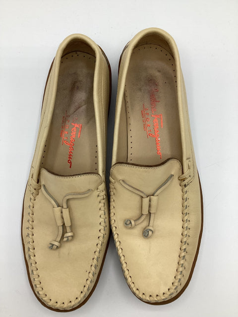 Salvatore Ferragamo Sz 8 Driving Moccasin Shoe    
Cream
Whip stitch
Front tassel