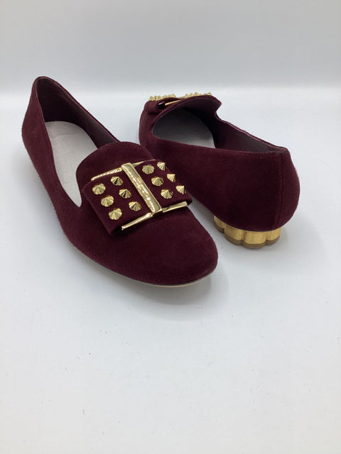 Salvatore Ferragamo Sz 7.5 Suede Flats Shoe

Gold tone hardware
Bow with Studs detail & Decorative heel shape