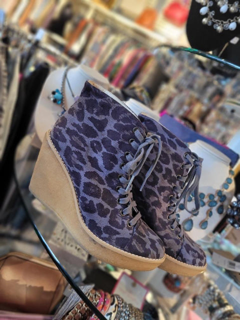 Stella McCartney Sz 37 Leopard Wedge Bootie

Canvas 
Lace up 
Gum heel