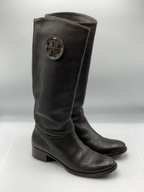 Tory Burch Keaton Leather Boots 

Very Good Pre Loved Condition

With T Logo on sides 

Shaft Height Approx 15"

Stacked Heel

Heel Height 1.5"