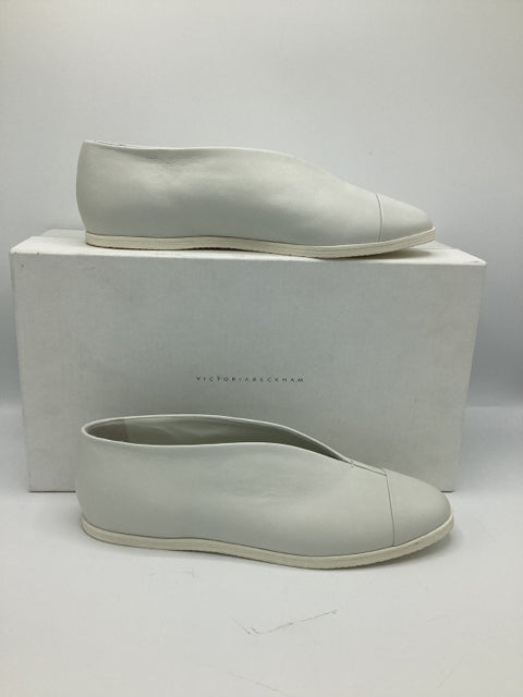 NIB Victoria Beckham Sz 39 Leather Flat Shoe

Lamb Leather
