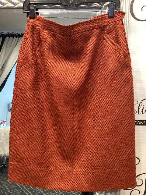 Yves Saint Laurent Orange Houndstooth Sz 42 Skirt
Yves Saint Laurent Sz 42 Skirt  

2 pockets
Side zip
100% wool