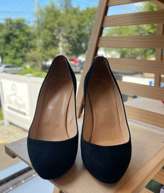 Christian Louboutin Sz 39 Suede Shoe Pump