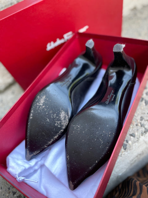 Salvatore Ferragamo Neck Pointed Toe Pump Size 9 Shoe