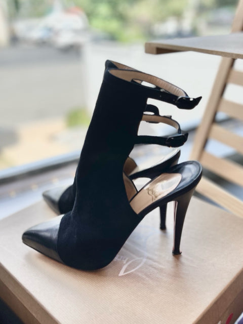 Christian Louboutin Lynn Open Back Ankle  Boot Sz 39.5 Shoe