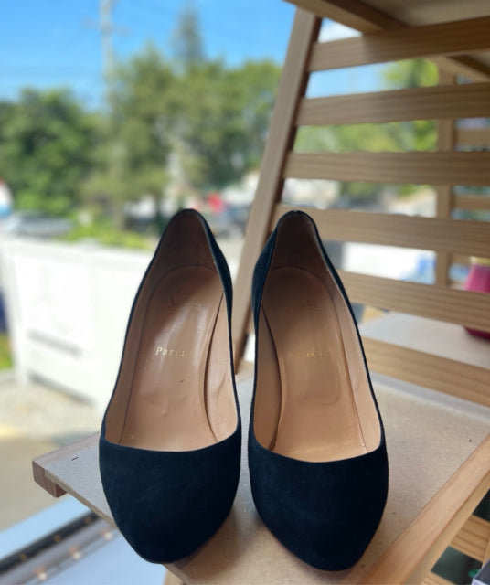 Christian Louboutin Sz 39 Suede Shoe Pump