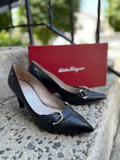 Salvatore Ferragamo Neck Pointed Toe Pump Size 9 Shoe